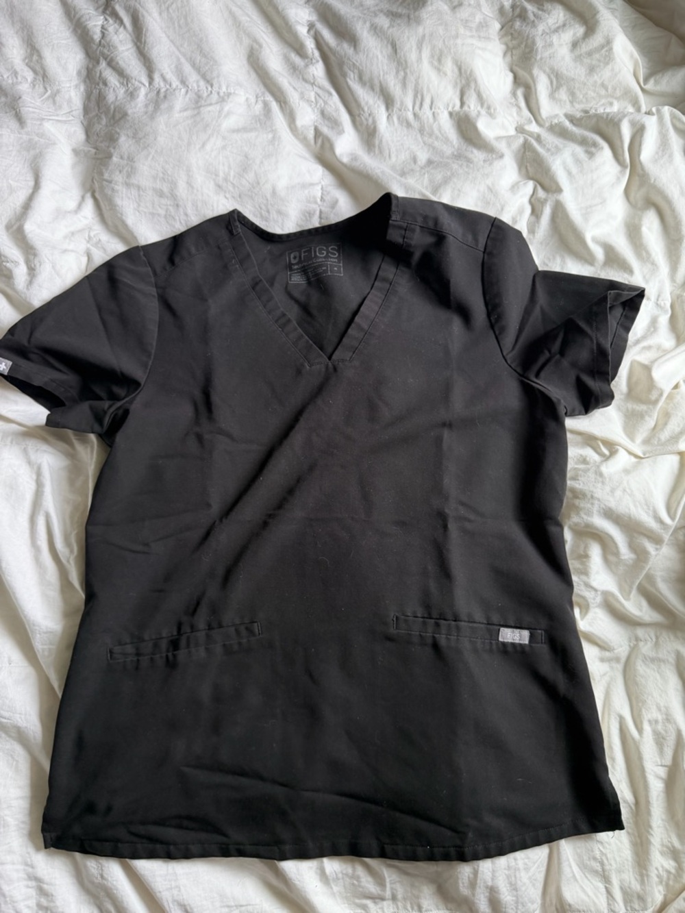 Figs Women’s 3 Pocket Scrub Top - Black